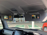 運転席と助手席にはミラー付きサンバイザーを装備☆
