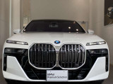 エンジェルアイ、イカリングと呼ばれるBMWのライトの正式名称は「コロナリング」です。一目でBMWとわかる伝統のデザインです。