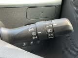 トンネル進入時や暗くなれば自動点灯するオートライトです。