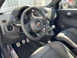 長距離運転だと腕の疲れが・・そんな時にはアームレスト!ドライブ中の疲れを和らげます。