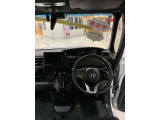 フロントガラスも広く視界が良くて運転しやすいです!!