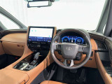 運転席まわりです。 各操作スイッチは使いやすい位置に配置されてます。