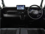 ◆視界広々で非常に運転しやすくロングドライブでも疲れを感じさせないすっきりとまとまったインパネ周りです。
