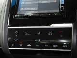 操作部に静電式タッチパネルを採用したフルオート・エアコンディショナー。Honda インターナビ同様、スマートフォン感覚の直感操作を実現しています。
