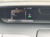優れた視認性とデザイン性を兼ね備えたメーターです。瞬間燃費・平均燃費表示とともに燃費を意識した丁寧な走りをサポートします。