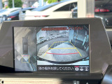【パノラミックビューモニター】専用のカメラにより、上から見下ろしたような視点で360度クルマの周囲を確認することができます☆死角部分も確認しやすく、狭い場所での切り返しや駐車もスムーズに行えます。