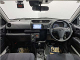 シンプルながら機能性あふれる運転席周りです。 使いやすいスイッチ類の配置によりとても運転しやすいですよ。