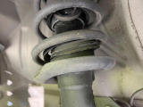 お車を安心してお乗りいただく為には、足回りの定期点検が欠かせません。サービスサポート(有償保証)では無料点検もご提供しており、安心のカーライフをお過ごしいただけるサポート体制が整っています。