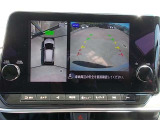 【アラウンドビューモニター】まるで車を空から見たような映像が映るので車両周辺の安全確認も一目でできます!小さなお子様や障害物も確認できるので、運転のし易さだけではなく事故防止にも役立ちます♪