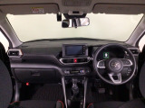 【前方視界】開放的な前方視界!運転がしやすく疲れにくいです♪窓が大きく、見通しがとっても良いおクルマですよ♪