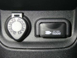 【電源コンセント】非常時やキャンプなどに役立つAC100V/1500Wコンセント付きです。