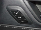 運転席のパワーシートは2名様分までメモリー機能付きです。