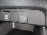 便利な充電用USBジャックも付いています☆周辺機器の充電にご利用頂けます☆