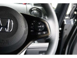 Hondaセンシングの機能のひとつ、アダプティブクルーズコントロール付!アクセルから足を離しても設定したスピードと前車との車間を保ち走行してくれます!車線維持もアシスト☆高速道路で疲労軽減ですね☆