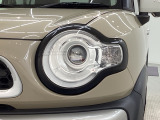 LEDヘッドライトは、点灯の瞬間から最大光量を発揮し、突然暗くなるトンネルなどでの安定感を高めます。