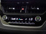 車内を快適に、オートエアコンを装備しています。