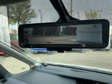 車のバックドアにカメラが付いているので映像で後ろが見れちゃいます!!!