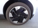 グッドイヤー社製で、245/45R19サイズのタイヤ。EX30のパワーを、しっかりと地面に伝え、さらに、上質な乗り心地を提供してくれます。