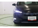 精悍な4眼式のヘッドライトはLED。フォグベゼルもスタイリッシュですね。周囲の明るさを感知して点灯・消灯するオートライト搭載。オートハイビームも搭載していますので面倒なヘッドライトの切替えは不要です。
