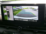 アラウンドビューモニター付きです 上から見たイメージで駐車出来ますので車庫入れの苦手な方も楽に駐車出来ます♪