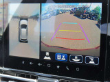 全方位カメラと連動して上空から見たような映像が!駐車が苦手な方もこれで安心です。