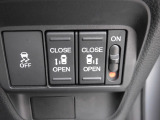 狭い駐車場や壁際でもドアをぶつける心配が少なく開けられる両側スライドドアです。両側共に電動で、開閉操作も楽々です!
