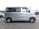 スライドドアですので、狭い駐車場での、乗り降りも、しやすく便利です。