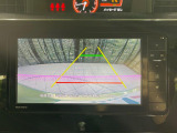 【バックカメラ】駐車時に後方がリアルタイム映像で確認できます。大型商業施設や立体駐車場での駐車時や、夜間のバック時に大活躍!運転スキルに関わらず、今や必須となった装備のひとつです!