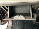 【グローブボックス】収納スペースが沢山あるので車内が散らからずに助かります。ちょっとした物を入れるのにいいですね♪