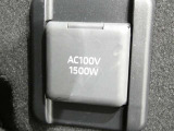 災害時にも安心。家庭用電化製品が使用できるAC100V、1500Wのコンセント付きです。