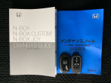 スマートキーは鍵をバッグに入れたままでもドアロックの開閉やエンジンのON・OFFができます。夜間や雨の日も鍵を探さなくて良いので便利です。