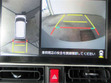 車両を上から見たような映像をディスプレイオーディオ画面に表示するパノラミックビューモニター
