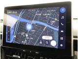 純正ナビを装備。タッチパネル式で使いやすく、お出かけもラクラクです。