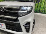 【LEDヘッドライト】悪天候や夜間走行時も良好な視界を確保し安心して運転できる高輝度LEDヘッドライトを装備!点灯速度が早く、消費電力も抑えられています。