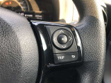 【ステアリングスイッチ】右です。ステアリングから手を離さず、運転に集中したまま手元でマルチインフォメーションディスプレイ内の表示切替などができます。