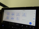 【ディスプレイオーディオ】・・・大型ディスプレイに各種オーディオ機能(AM/FMチューナー、Bluetooth対応)とスマートフォン連携機能を搭載。