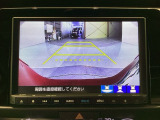 バックをするとき自動でリアの様子が映る『リアカメラ』付き! 画面で確認しながらバックが出来るので駐車の時も安心です。