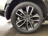 純正アルミホイールです。足元が引き立つので、車全体のイメージがアップしますよ