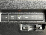 【パワーバックドア】スマートキーや運転席のボタンを押すだけでリアゲートが自動で開閉します!荷物を持っている時や、高い位置にあるバックドアを閉める際に便利な機能です♪