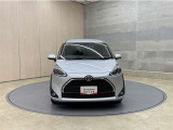 お車購入のポイントとなるフロントマスクです!シャープな目つきが印象的なデザインのヘッドランプです。