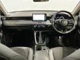 使いやすいレイアウトのダッシュボード周辺です。オートエアコンや小物入れなど嬉しい装備が満載です。