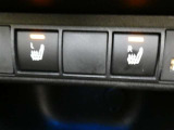 運転席と助手席には寒い時にうれしいシートヒーターが装備されてます。