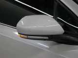 サイドターンランプ付きドアミラー。車両のドレスアップと右左折時の被視認性を兼ね備えたお洒落なミラーです。