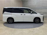 全車1年間の走行距離無制限のロングラン保証付きです。また、さらに安心をお求めの方には1年〜2年の保証延長ができる「ロングラン&alpha;保証」(有償)もお選びいただけます。