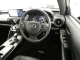 【運転席】運転席周りの画像です。プロの手で隅々までクリーニングしています。ご来店いただき実際に見てみてくださいね☆