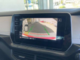 ワイドなカメラでクリアな視界です。駐車支援の装備もございます。
