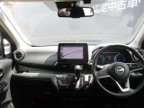 フロントガラスが広く視界が広々としているので、運転がとてもし易いです