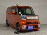スマートアシスト3:歩行者や先行車への衝突被害軽減ブレーキ、車線逸脱警報、オートハイビームなどを搭載し、より広範囲な状況で安全運転を支援する機能です。