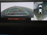 パノラミックビューモニター付きです。車両を上から見た様な映像を画面に表示。運転席からの目視だけでは見にくい、車両周辺の状況をリアルタイムでしっかり確認出来ます。