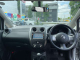 シンプルな運転席回りで操作も楽です